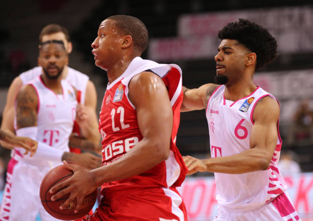 1月拒随队 1月拒随队