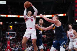 迅速吸引了 迅速吸引了