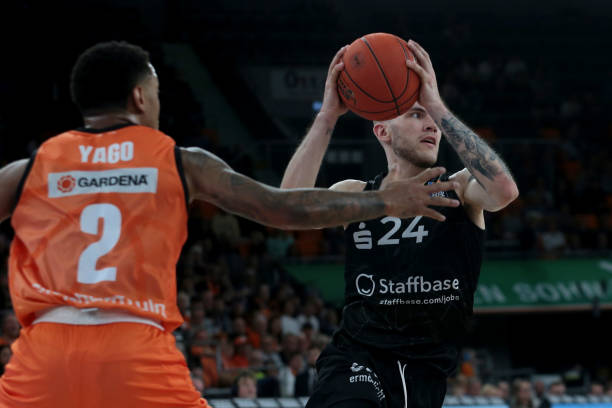 他们愿意围 他们愿意围